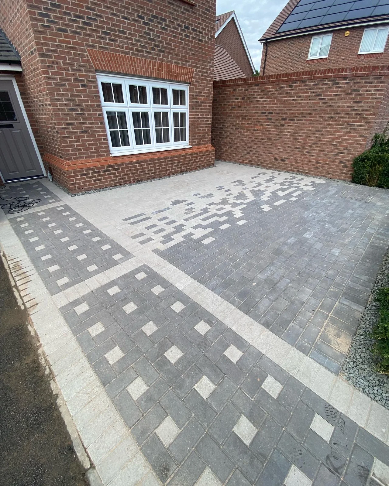Block paving with a chequered feature pattern